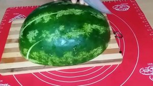 Как красиво нарезать арбуз. 3 простых способа. HOW to slice watermelon.