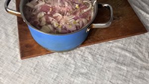 Шашлык из свинины ошеек. Минеральная вода, уксус, лук, соль, перец. Очень сочный. Рецепт в описании