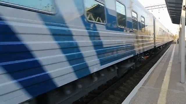 Эп1м с пассажирским поездом Симферополь Москва и ТАВРИИ смотреть онлайн