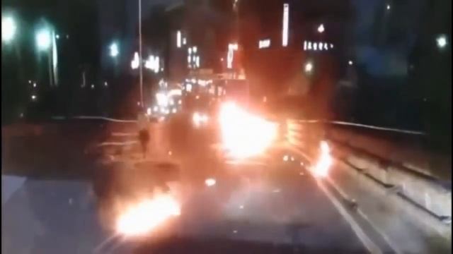 Лобовуха с байкером и возгорание смотреть онлайн