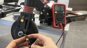 замеряем сопротивление мотор колеса на электросамокате KUGOO kirin mini