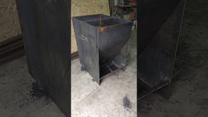 Бункерная кормушка для свиней, на 200 кг.
