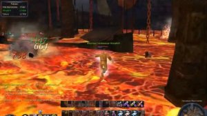 Гладиатор против заклинателя на арене.