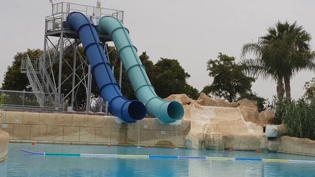 Горка в аквапарке смотреть онлайн