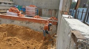 Опасная работа!!! Устройство подвала ниже глубины подошвы фундаментов.