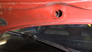 Как снять форсунку омывателя лобового стекла Audi 80