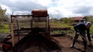 Как очистить огород от камней и сорняков?! Применение сита барабанного типа.