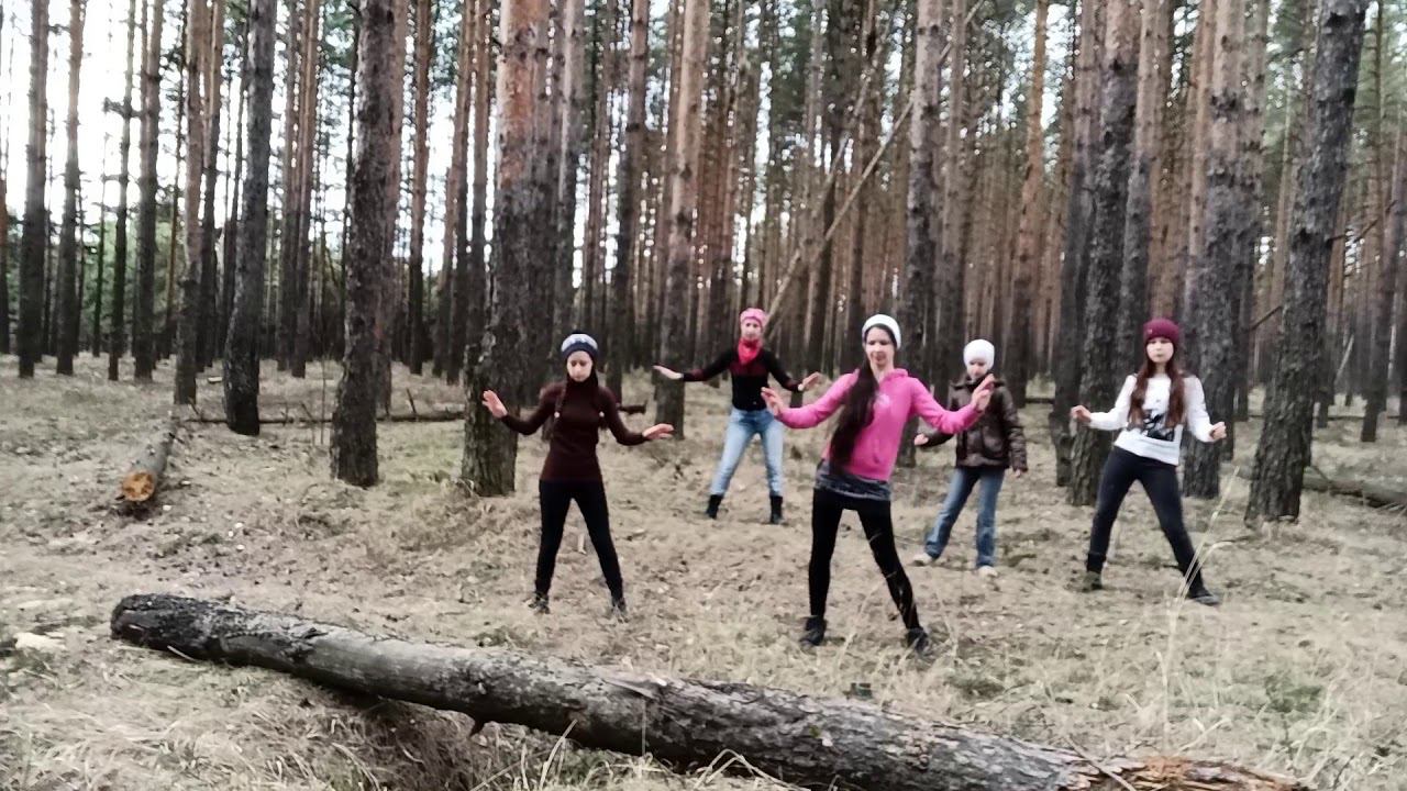 Девки в лесу пляшут... К чему бы это... (Разминочка) смотреть онлайн