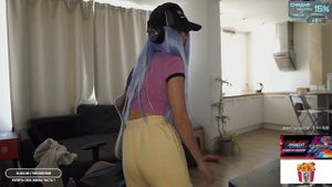 КАРИНА ЖЕСТКО ТРЯСЁТ ПОПОЙ