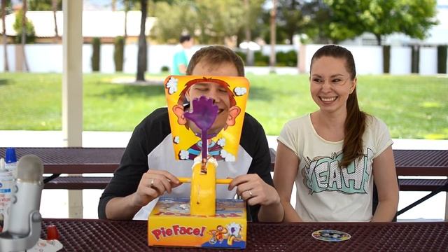 PIE FACE CHALLENGE // ТОРТ В ЛИЦО ЧЕЛЛЕНДЖ смотреть онлайн