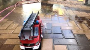 Дети играют в машинки для мальчиков. Пожарная машина и  машинка полиция #машинки