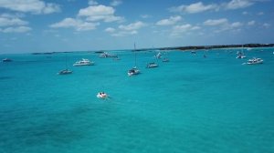 Багамские острова, пляж со свинками. Яхтинг