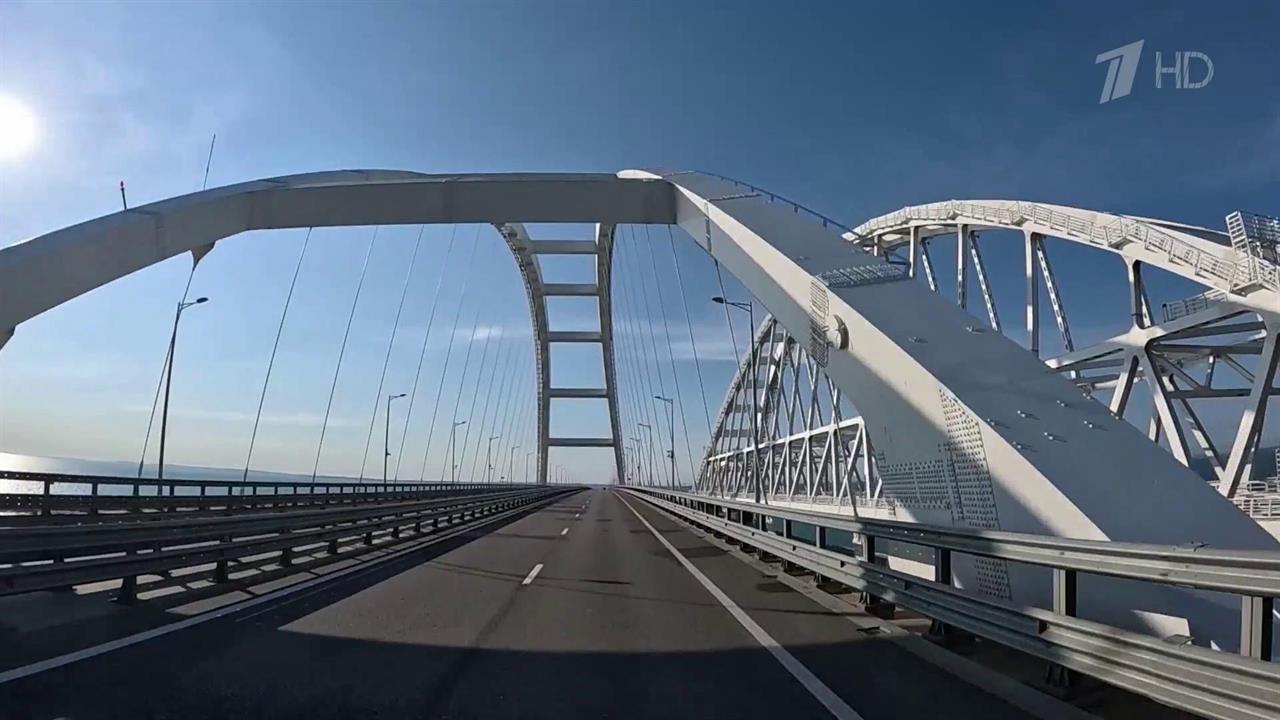 Власти Крыма сообщают о нормализации движения на подъезде к Крымскому мосту с обеих сторон