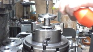 Сверлим 4 отверстия на фланце,в круго-поворотном столе,быстро и точно!