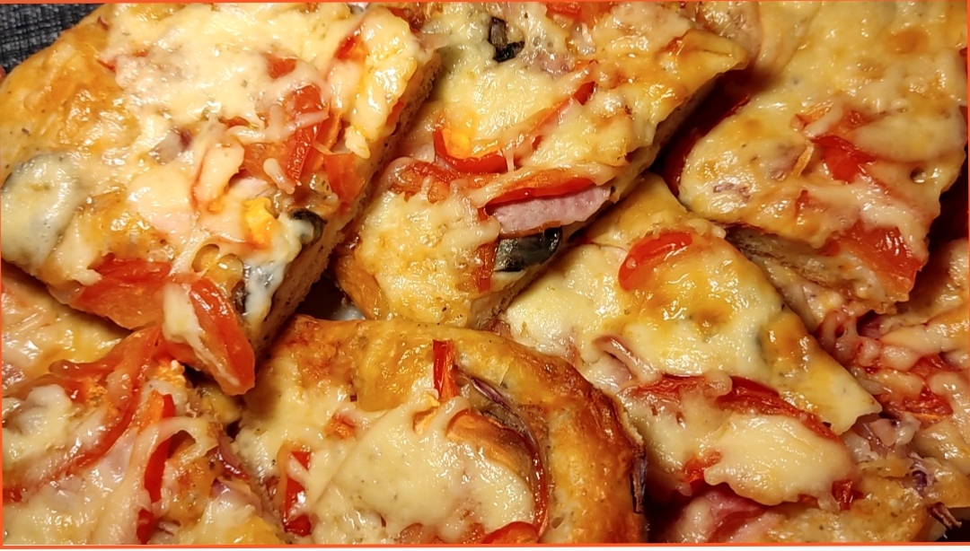 Вкусно! Очень вкусно!!! Домашняя пицца! Тесто без раскатки! Delicious! Very tasty!!! Homemade pizza!