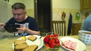 Мукбанг Вован мне МСТИТ за правду! Планы на БУДУЮЩЕЕ! Обед суп, бутерброды, рулетики.mp4