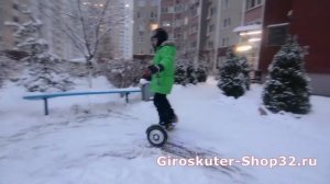 По снегу на гироскутере очень круто