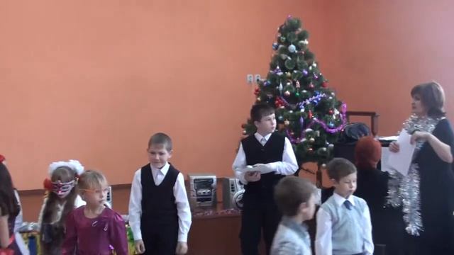 Новогодний утренник. Дед Мороз дарит подарки! смотреть онлайн