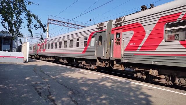 ЭП2К-110 с поездом 060 Кисловодск-Новокузнецк прибывает на станцию Курган смотреть онлайн