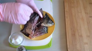 Как пожарить карася без костей