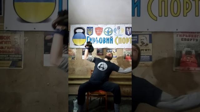 Жим гири 21 кг сидя, 119 раз 10 мин., одна смена рук 69/50 (первый раз после травмы, зима в зале +3