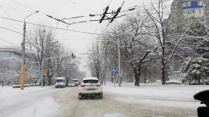 Нальчик заметает снегом.Такое явление природы горожане не помнят.