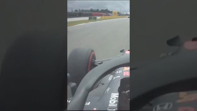 Pierre Gasly and Alex Albon crash