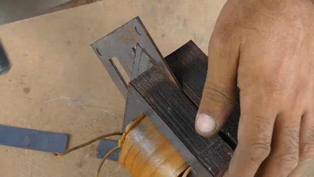 How to Rewind The Transformer of 10 AMP Battery Charger Part 1 смотреть онлайн