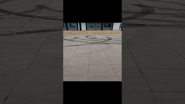 ПроНеобычное.Сердечки нарисованные шинами.mp4