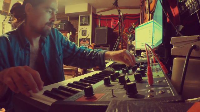 New Moog Solo Synth Jam смотреть онлайн