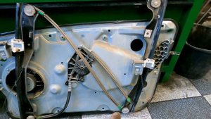 Ремонт стеклоподъёмника Skoda Fabia Mk1