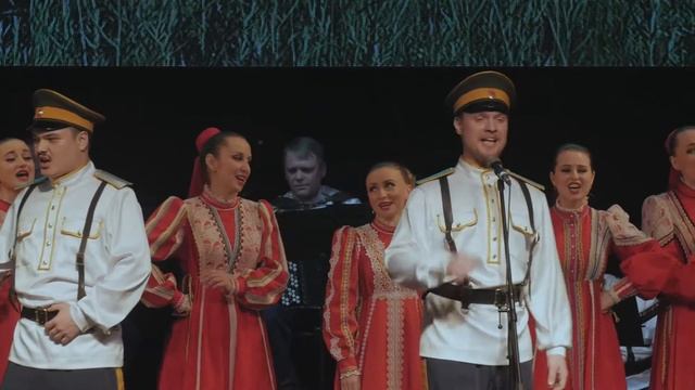 Амурский народный хор - "Во саду вишенка цветет" (строевая казачья песня) смотреть онлайн
