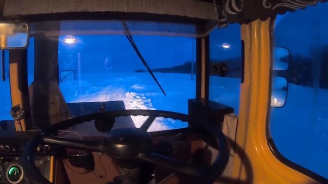 Трактор Кировец. Выезжаю на расчистку дорог от снега. смотреть онлайн