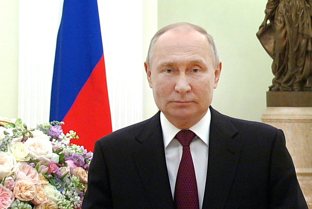 Путин поздравил женщин с 8 марта / События на ТВЦ