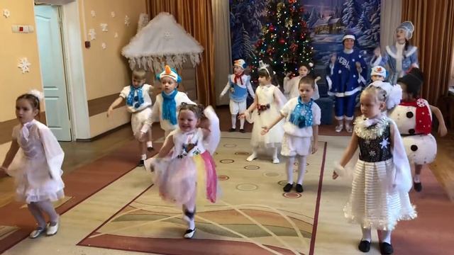 11 группа Детского сада 15 Поздравляет с Наступающим 2021 годом и дарит весёлый танец «Новый Год» смотреть онлайн