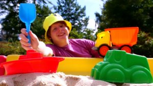Моя песочница. Мультики для малышей и игры с песком. Играем с формочками, строим дорогу для машинки
