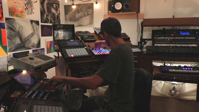 Mpc X and Deluge live mixing analog synths for quick creative workflow смотреть онлайн