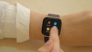 Обзор Fitbit Versa 2: экзотика для фанатов