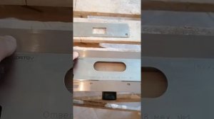 Врезка ответной планки механического замка 196×18, УСТАНОВКА ДВЕРЕЙ В МОСКВЕ.