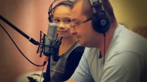 Папа с дочкой поют песню А.Брянцева и И.Круг