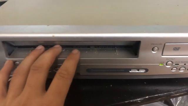 VCR FIX!! Ejects Tape - Shuts Off After Tape is Inserted - Eats Tape SOLVED!! смотреть онлайн
