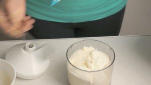Сборка бисквитного торта со сливочным кремом и вишнями. Рецепт сливочного крема