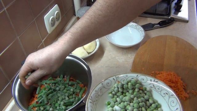 Простой рецепт/ Курица тушеная с овощами/Мужчина на кухне смотреть онлайн