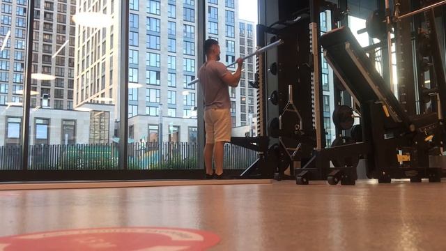 Поднимание штанги на бицепс