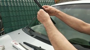 Как поменять щетки стеклоочистителя ( дворники ) на Мицубиси Монтеро Спорт .