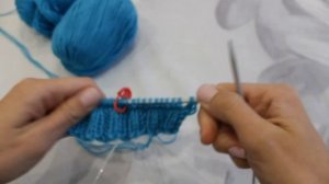 МК Детская шапка - капор спицами// Детский комплект спицами