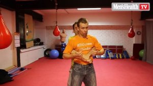 Как освободиться от захвата туловища под руками