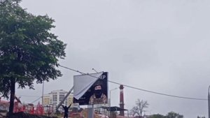 В Москве начали убирать баннеры с предложением о вступлении в ЧВК "Вагнер".