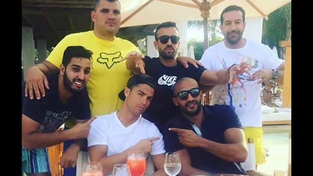 Криштиану Роналду — гей? Фото (видео) известного футболиста в объятиях мужчины смотреть онлайн