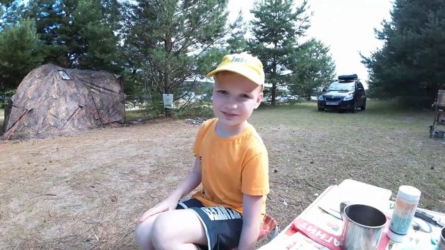 ЧАСТЬ 2. ЗМЕИ АТАКУЮТ!!! СТАВИМ САМОЛОВКУ. НАЛОВИЛИ РЫБУ (ЛИНЬ, ПОДЛЕЩИК) ГОТОВИМ УХУ. КУПАЕМСЯ. смотреть онлайн